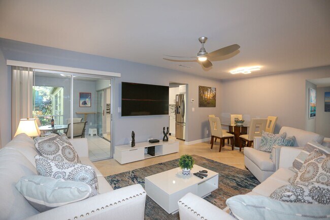 Building Photo - ***NAPLES BATH AND TENNIS***2BEDS/2BATH***...