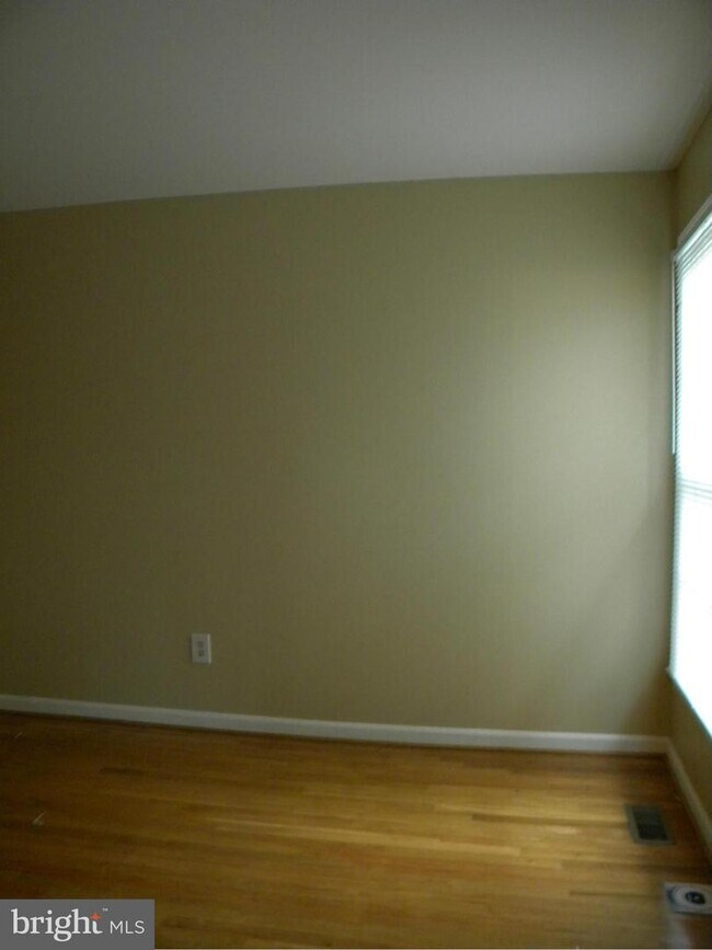 Foto del edificio - 1445 Laurel Hill Rd