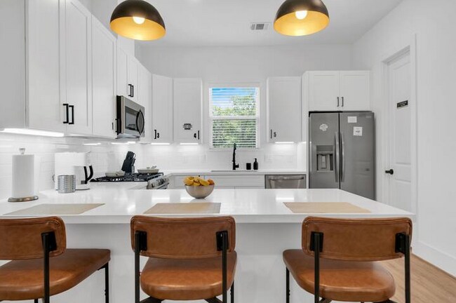 Foto del edificio - 3417 Yellowstone Blvd