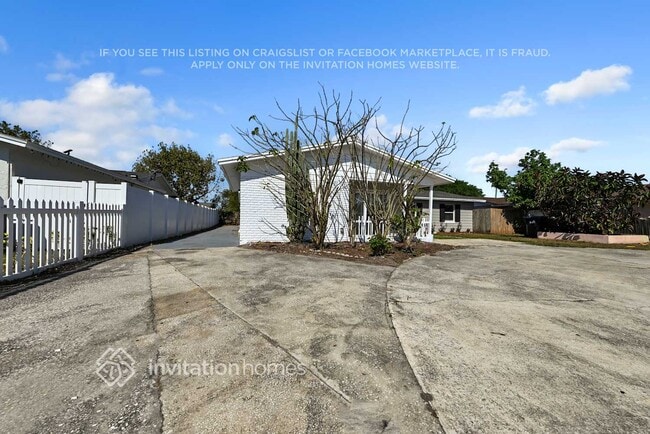 Building Photo - 6914 Voltaire Dr