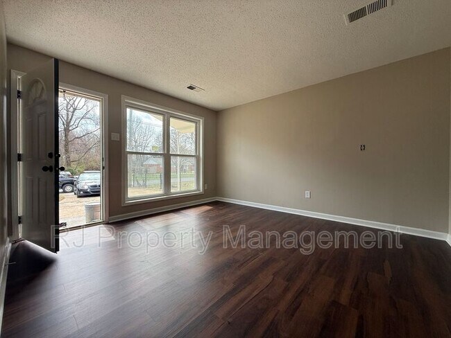 Foto del edificio - 256 Delta Rd