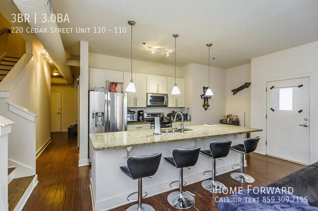 Building Photo - 220 Cedar St