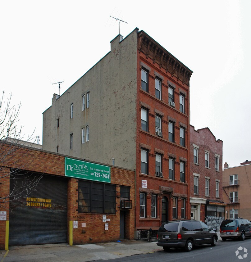 Primary Photo - 571 Driggs Ave