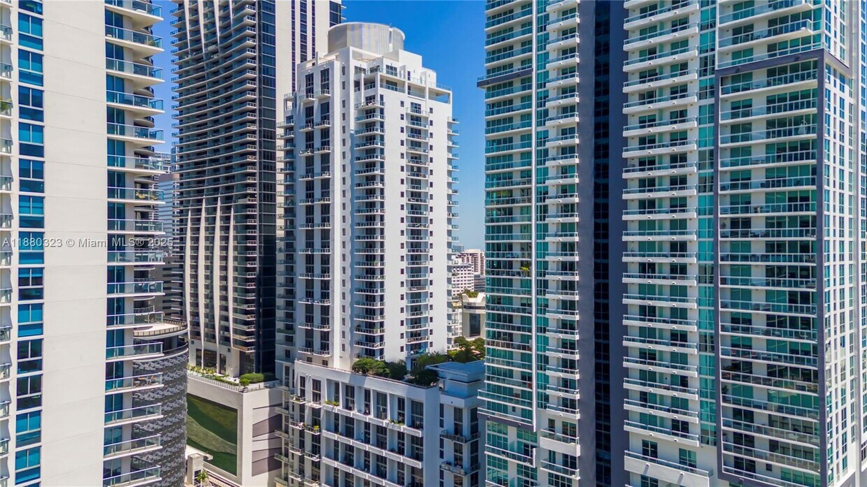 Primary Photo - 1050 Brickell Ave