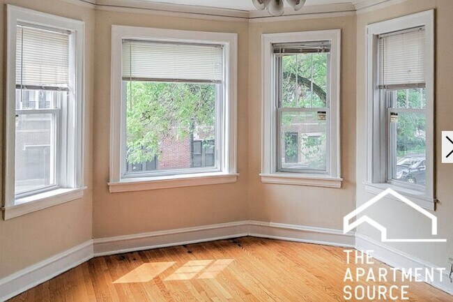 Foto del edificio - 2206 W Foster Ave
