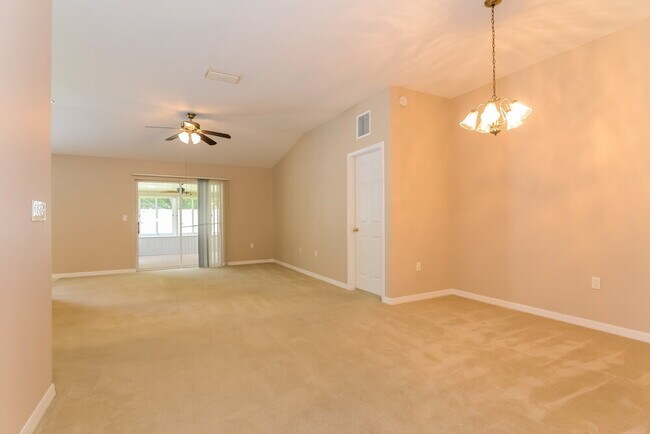 Building Photo - 3636 Grecko Dr
