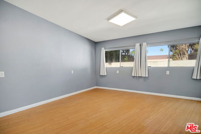 Building Photo - 15157 Valleyheart Dr