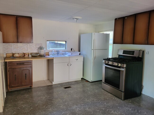Building Photo - 4023 Saint Clair Hill Rd