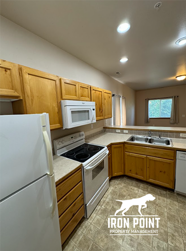 Building Photo - 35 S White Oak Ln