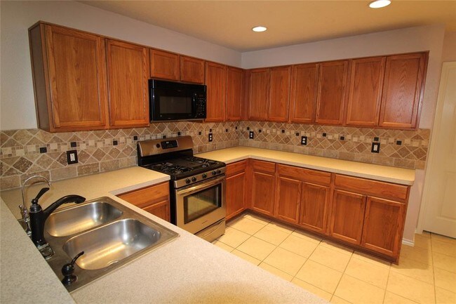 Foto del edificio - 2210 Mountain Ranch Dr
