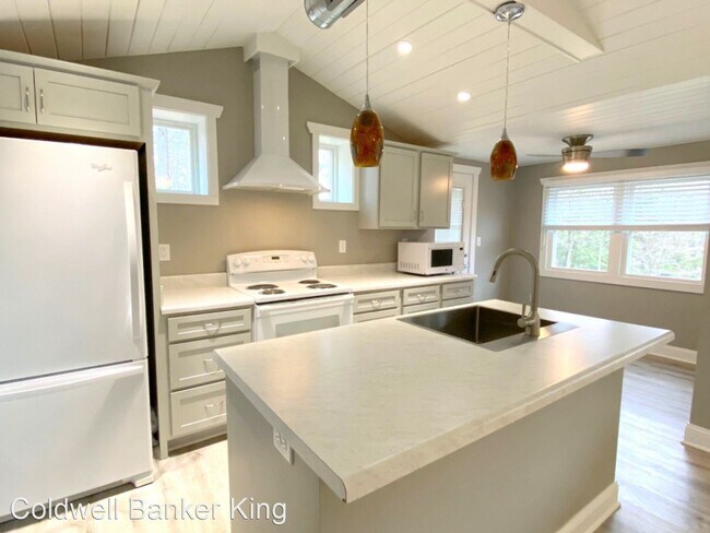Building Photo - 2 br, 1 bath House - 510 Fairway Dr
