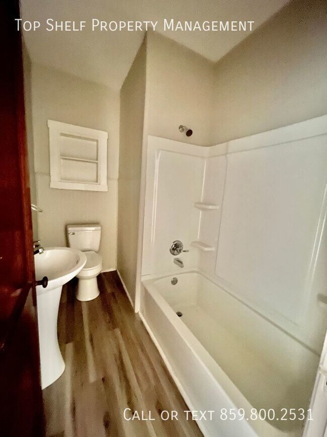 Foto del edificio - One Bedroom in Frankfort!