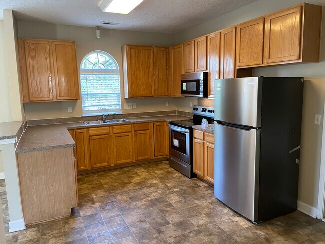 Building Photo - 7904 Shiny Meadow Ln