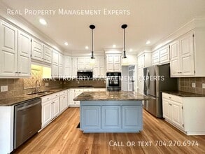Building Photo - 640 Barington Pl