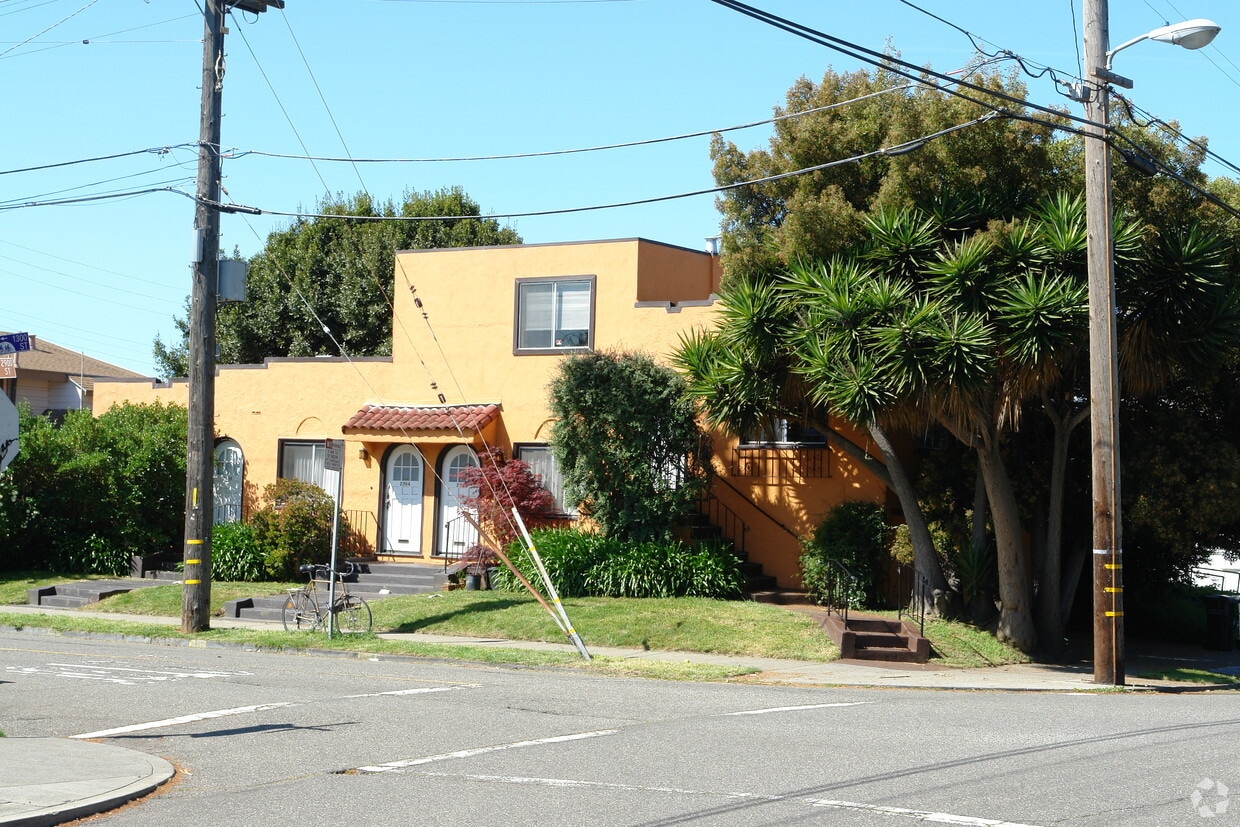 Building Photo - 2900-2906 Mabel St