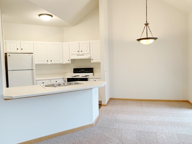 Building Photo - Stone Creek Apartments