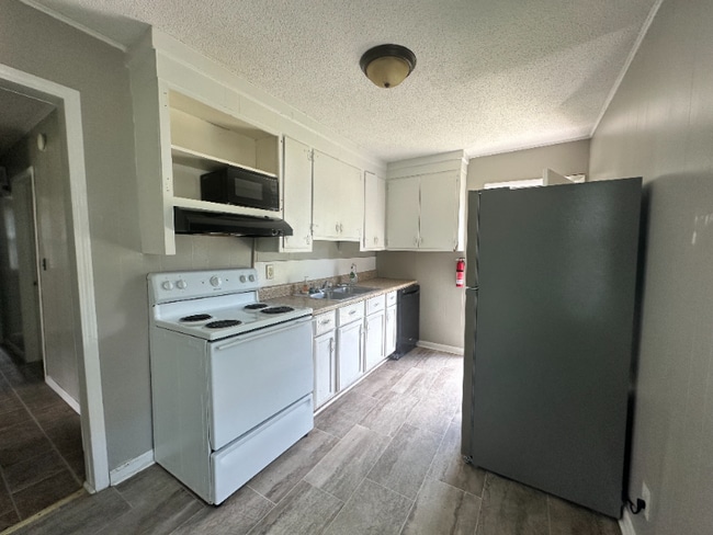 Building Photo - 59 Dumont St