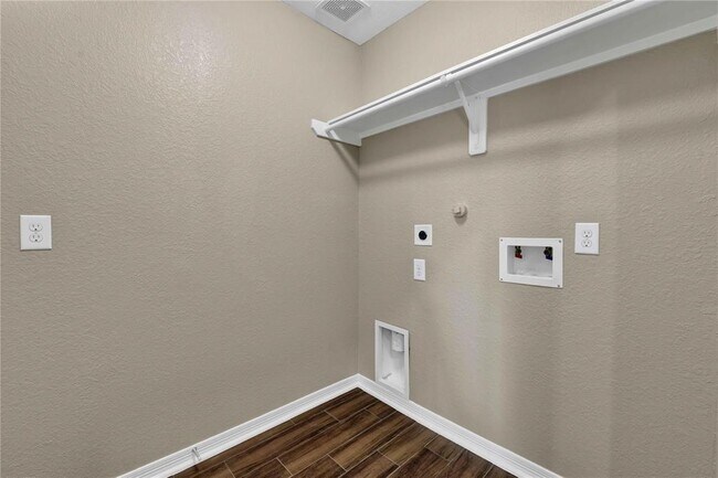 Foto del edificio - 723 Pequin Rd