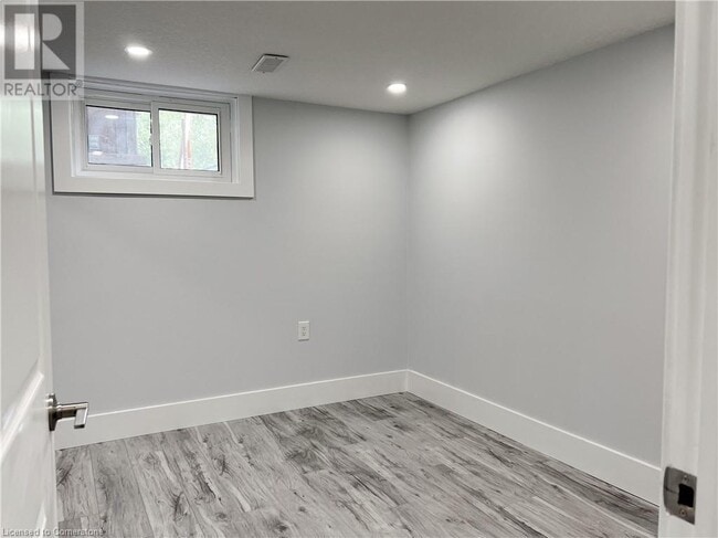 Building Photo - 76 Montcalm Dr