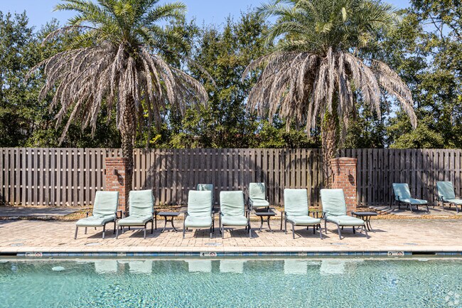 Clubhouse Pool - Solo Brightside Homes