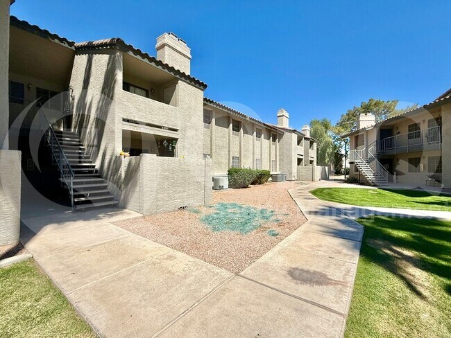 Building Photo - 533 W Guadalupe Rd