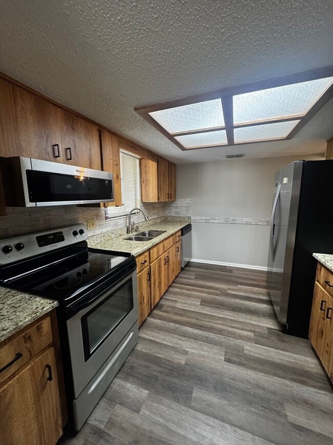 Building Photo - Charming Ocala Retreat in Peaceful 55+ Community – Move-In Ready!