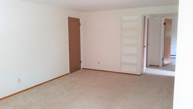 Living room and entry - 5809 Raymond Rd