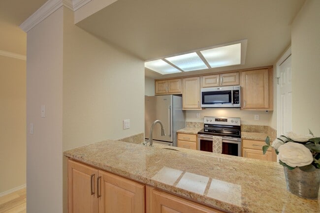 Building Photo - 2Bd/1Ba Bellevue Condo