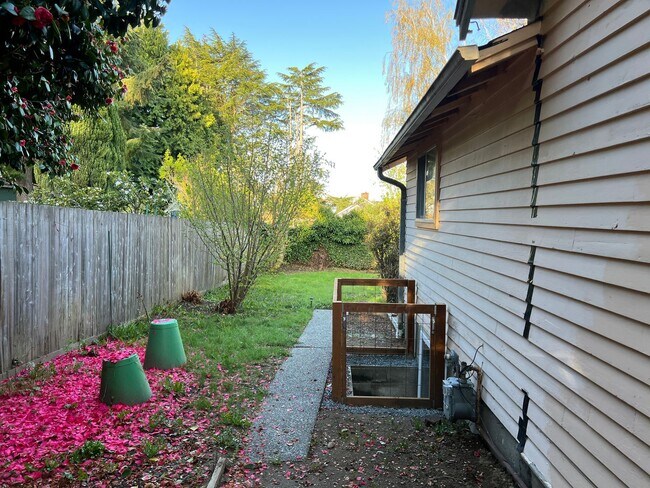 Building Photo - Application Pending- Charming West Seattle...