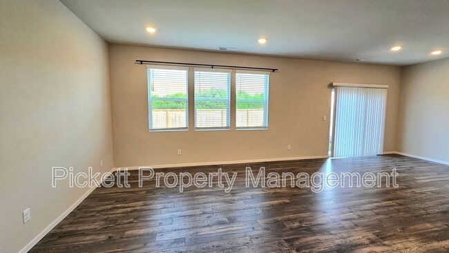 Building Photo - 1278 SW Pendleton Way