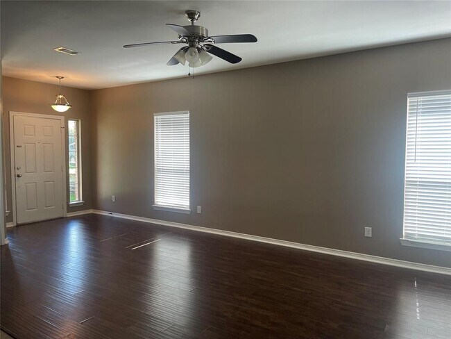 Foto del edificio - 2315 Tarrytown Crossing Dr