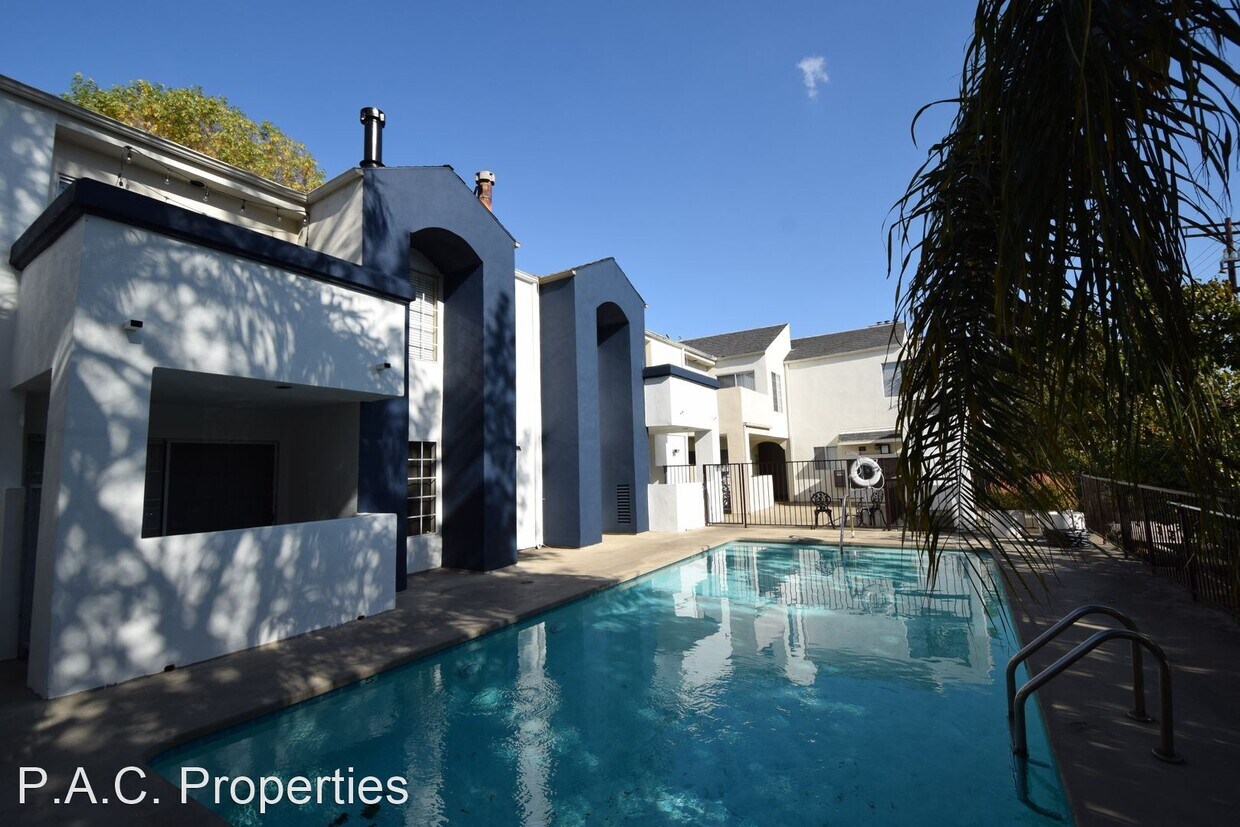 Primary Photo - 1 br, 1 bath Apartment - 15007 Burbank Blv...