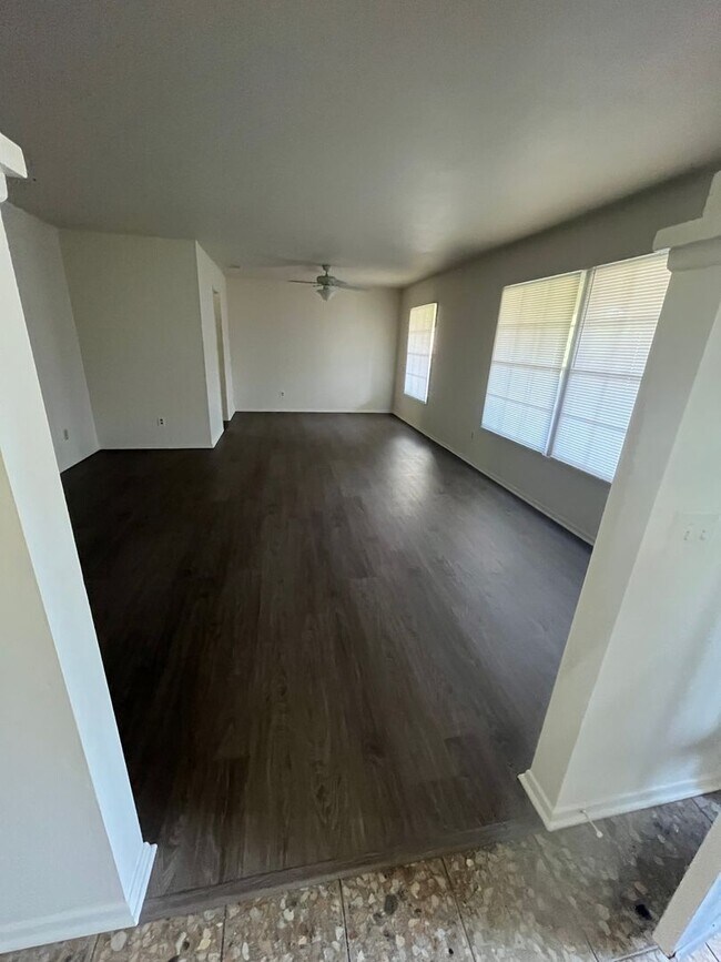 Building Photo - Single Family Home