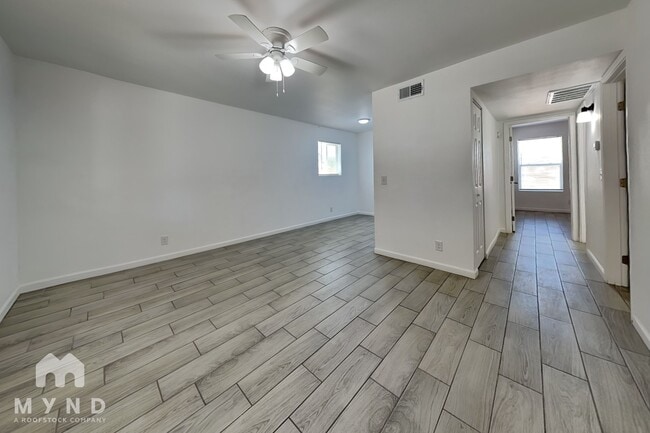 Building Photo - 6657 W Ocotillo Rd