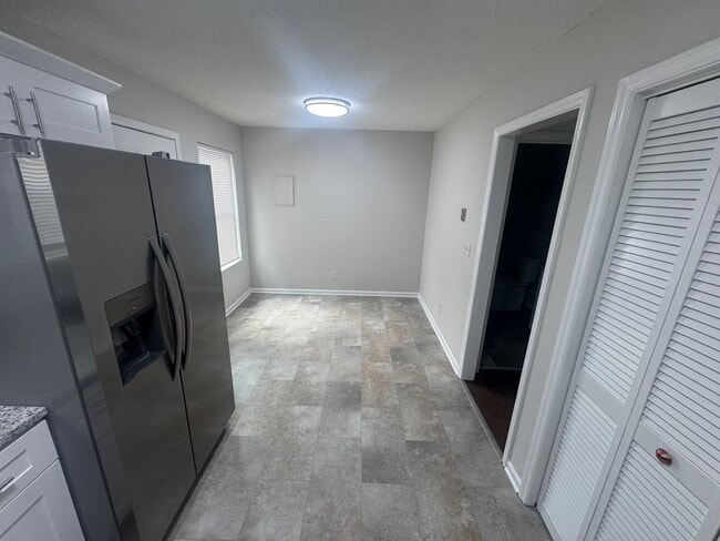 Building Photo - 1306 Huntington Dr