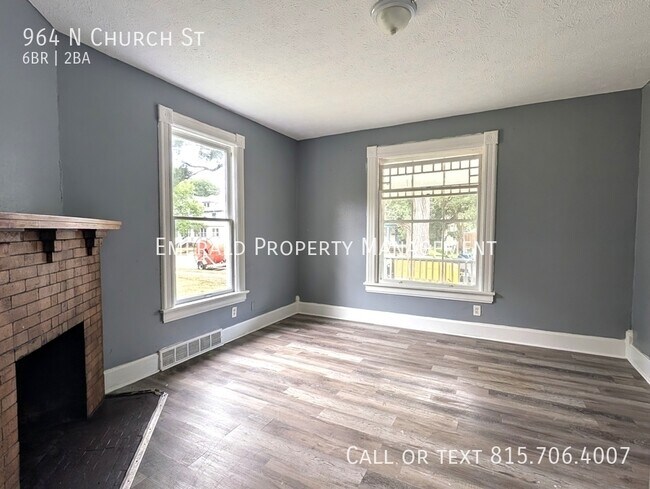 Foto del edificio - 964 N Church St