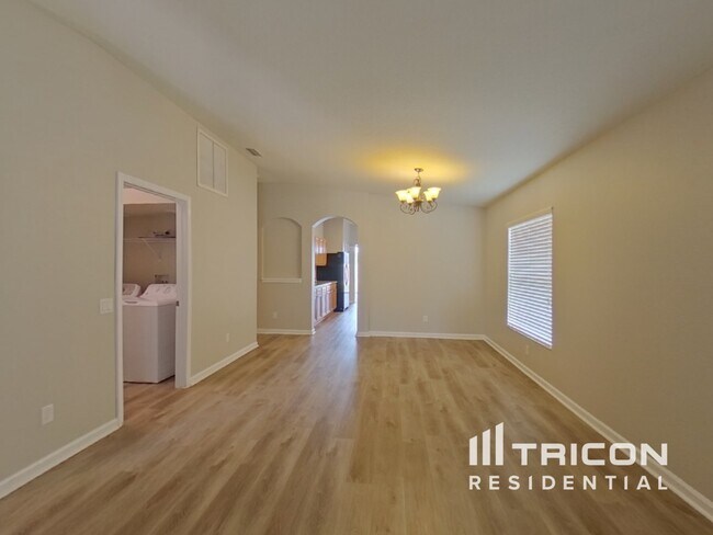 Foto del edificio - 1132 Hill Flower Dr