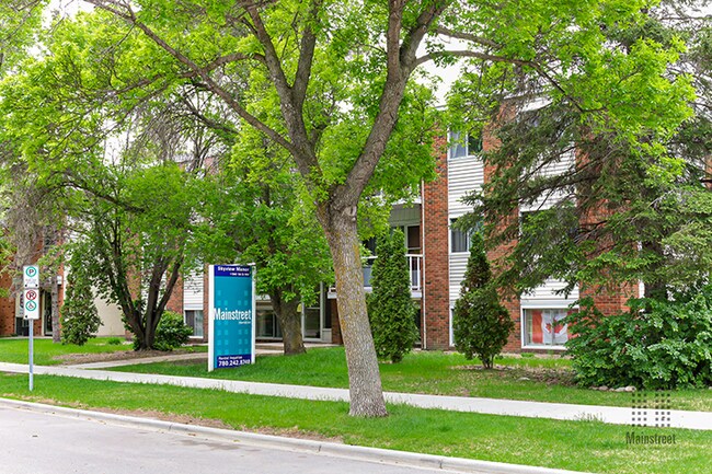 Photo du bâtiment - Skyview Manor Apartments