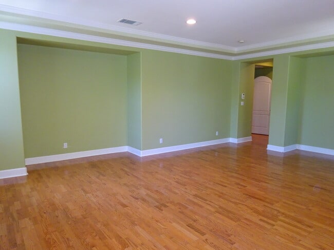 Building Photo - 3100 Tewksbury Way