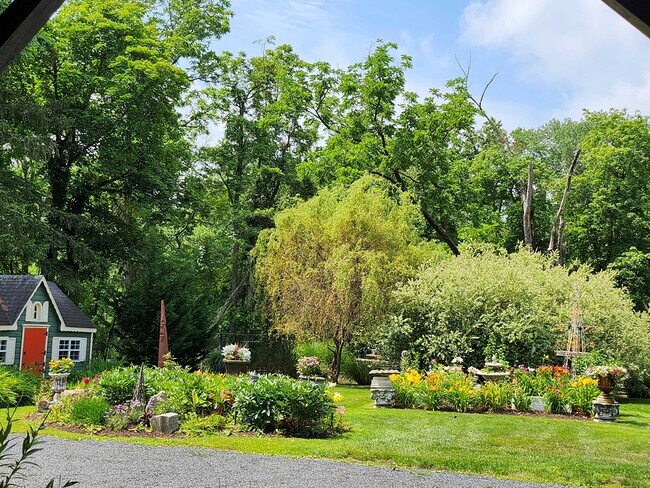 Building Photo - 2046 Durham Rd