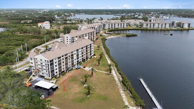 Foto del edificio - 4550 Bay Blvd