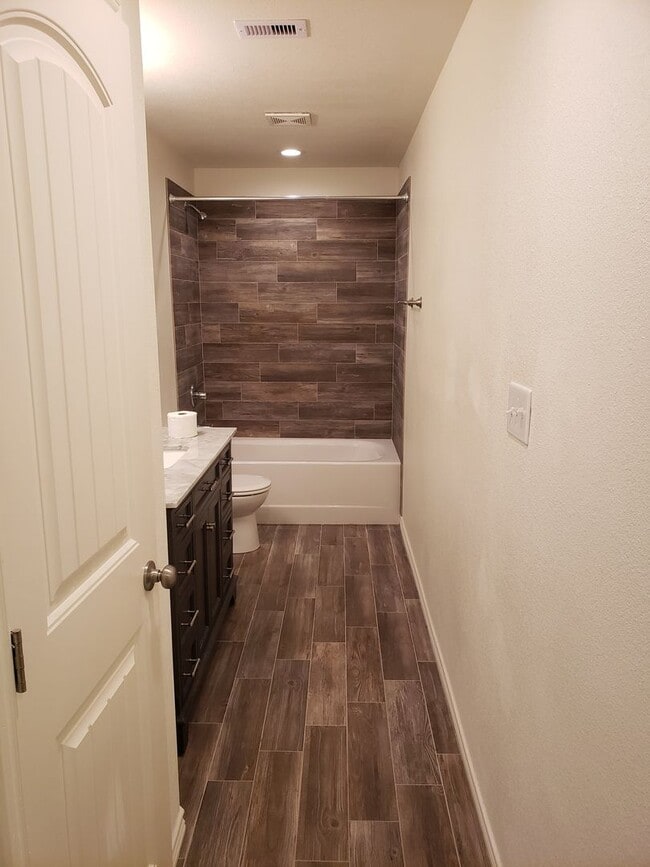 Building Photo - Spacious NISD home