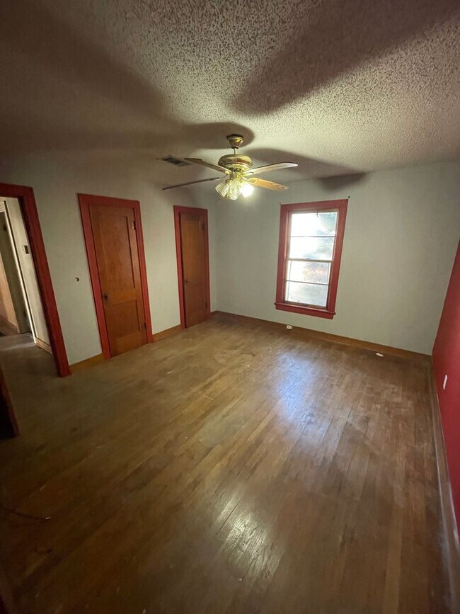 Foto del edificio - 3 bedroom 2 bathroom house
