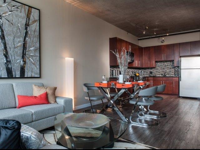 Foto principal - 1405 S State St