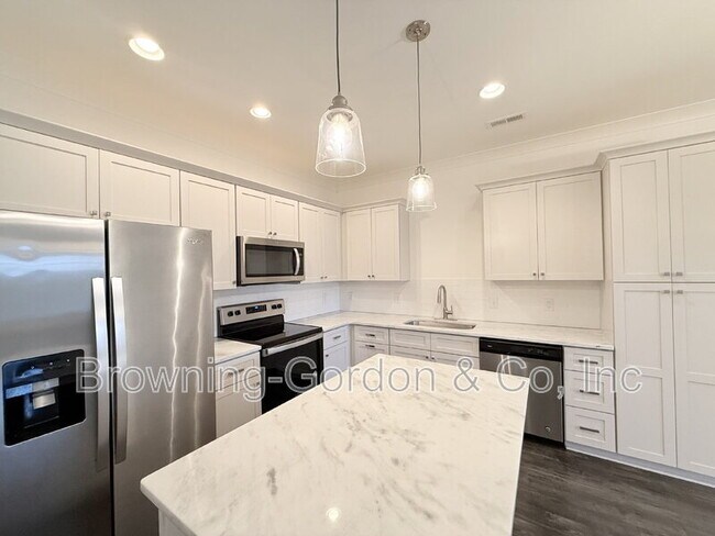 Foto del edificio - 971 Ashland Pl Dr