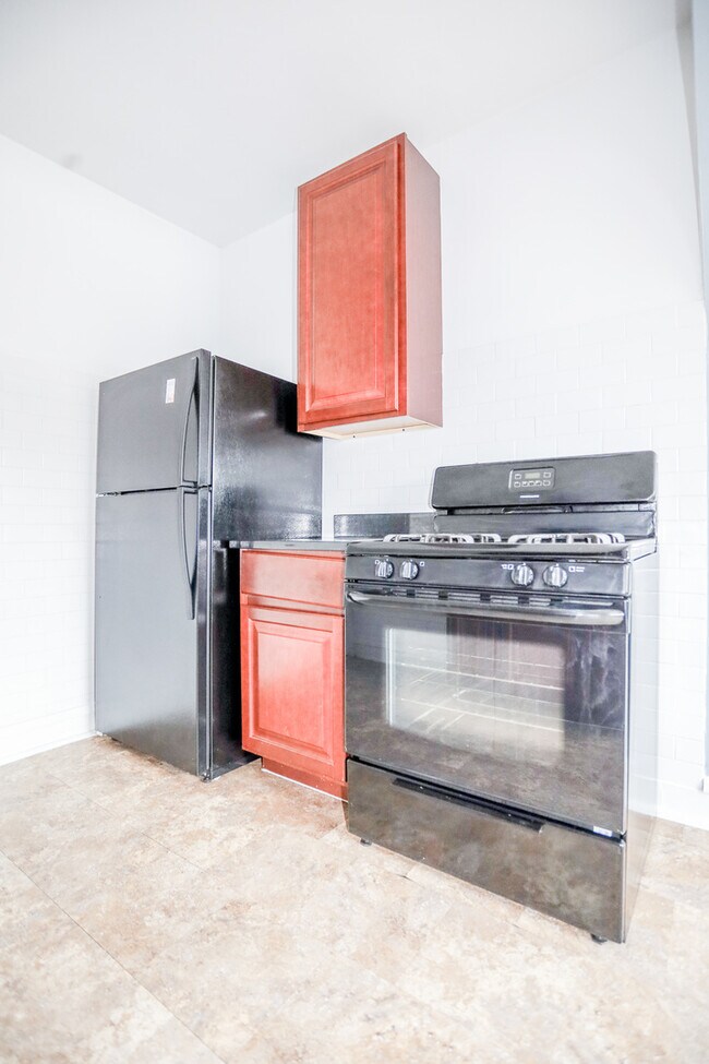 Building Photo - 3154 N Karlov Ave