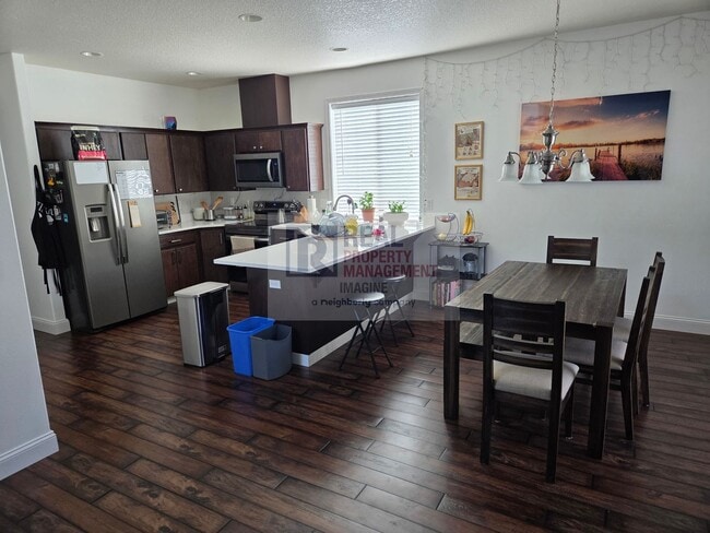 Building Photo - Check out this beautiful 3 bedroom, 2.5 bath home!