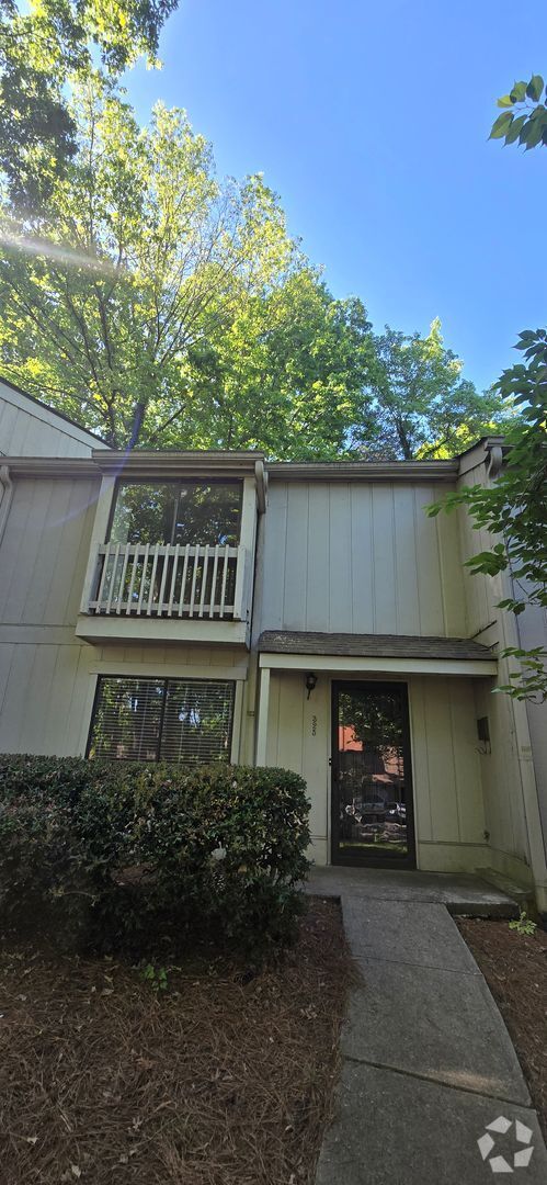 Building Photo - 325 Lamplighter Cir