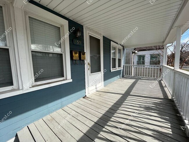 Building Photo - 359 E Saratoga St