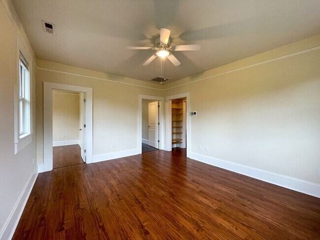 Foto del edificio - 56 Starnes Ave